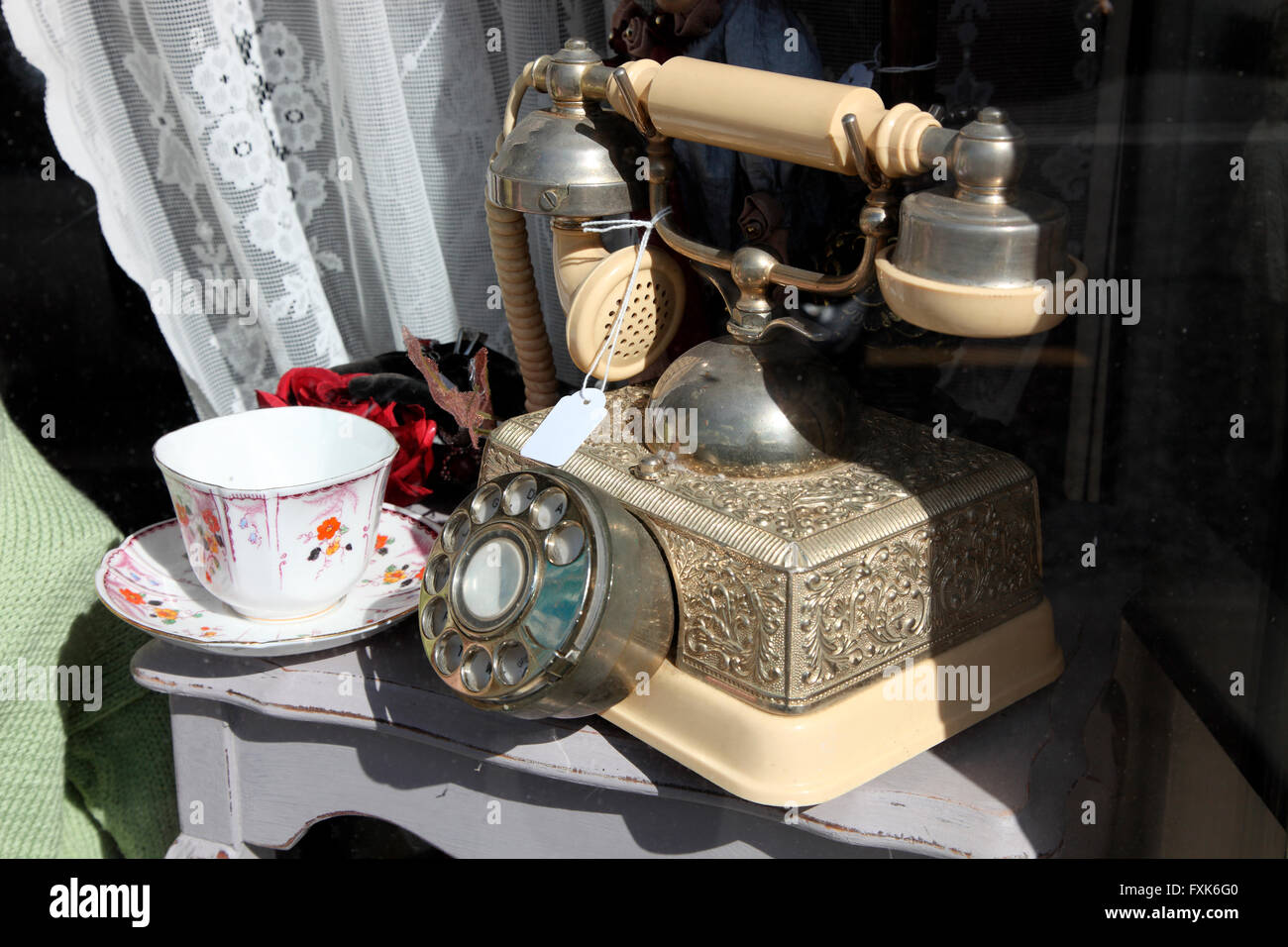 Téléphone antique dans un Moneygall antique shop Banque D'Images