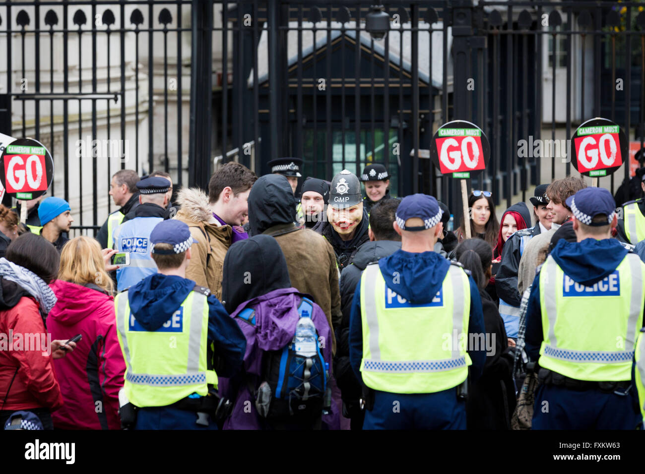 Londres, Royaume-Uni. 16 avril, 2016. Des dizaines de milliers de personnes participent à l'Assemblée des Peuples, démonstration de Londres. Credit : Andy Barton/Alamy Live News Banque D'Images