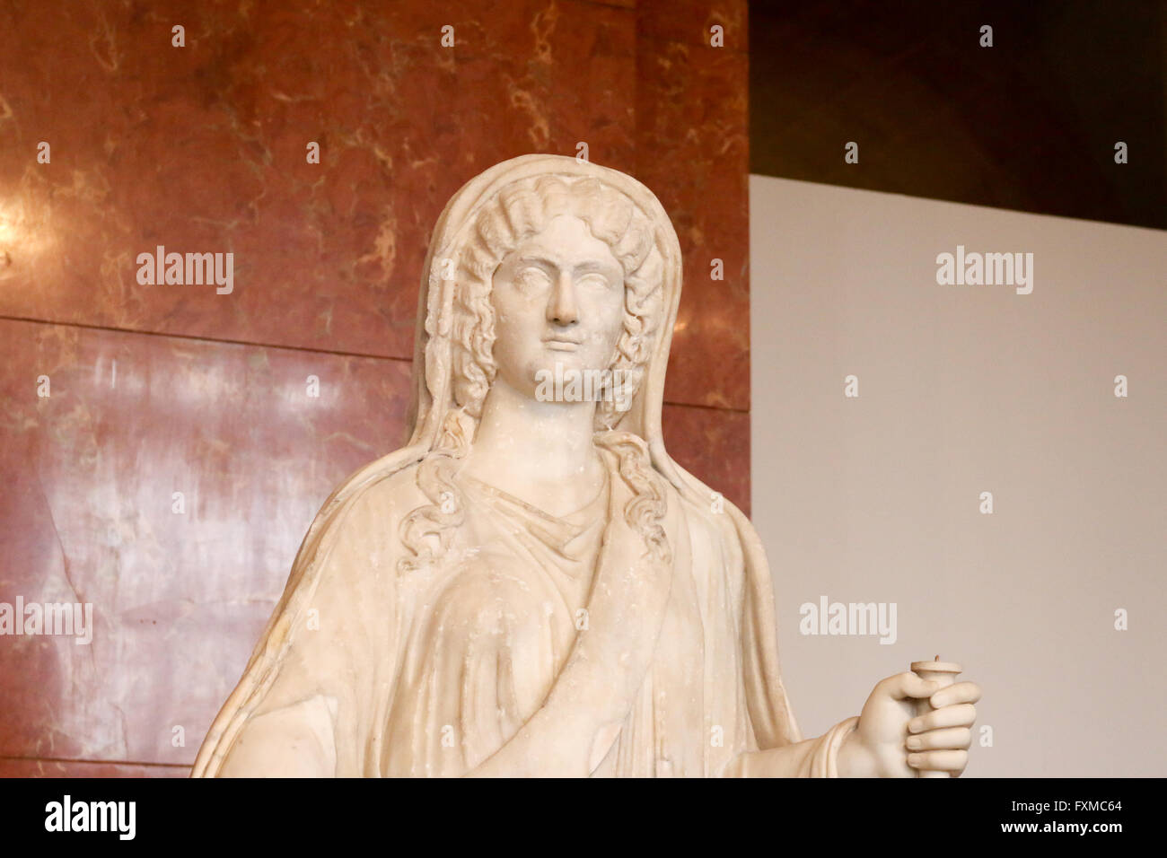 La sculpture grecque femelle en musée du Louvre, Paris, France. Banque D'Images