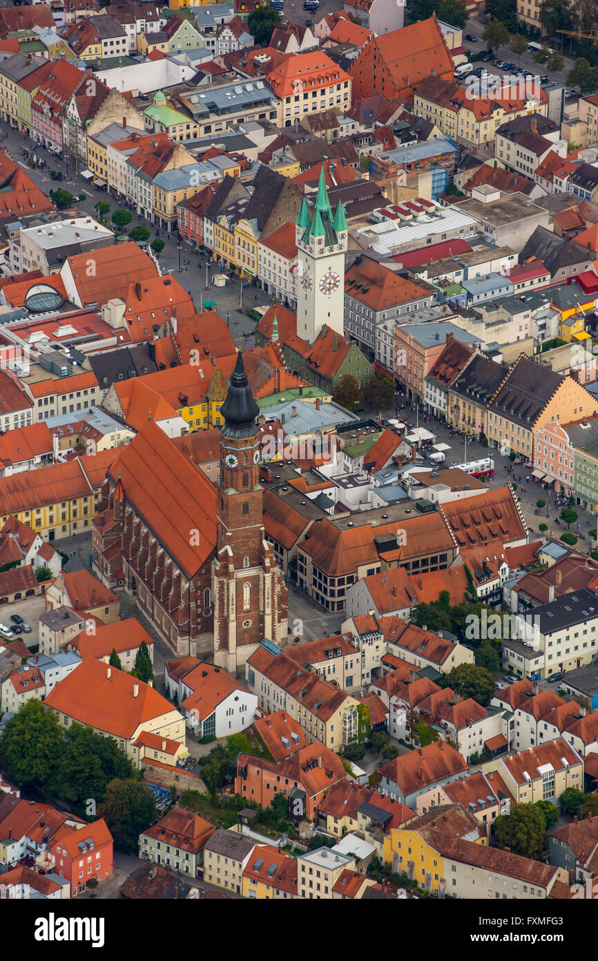 Vue aérienne, Basilique de St Jacob, église gothique, tour de la ville à Theresienplatz Straubing, est de la Bavière, Bavière, Allemagne, Banque D'Images