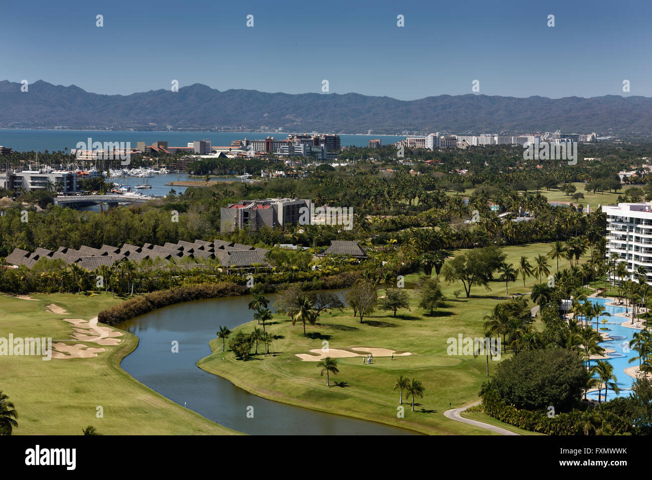 Vue aérienne de nicklaus design golf à vidanta Nuevo Vallarta mexique avec Sleeping Lady mountain Banque D'Images