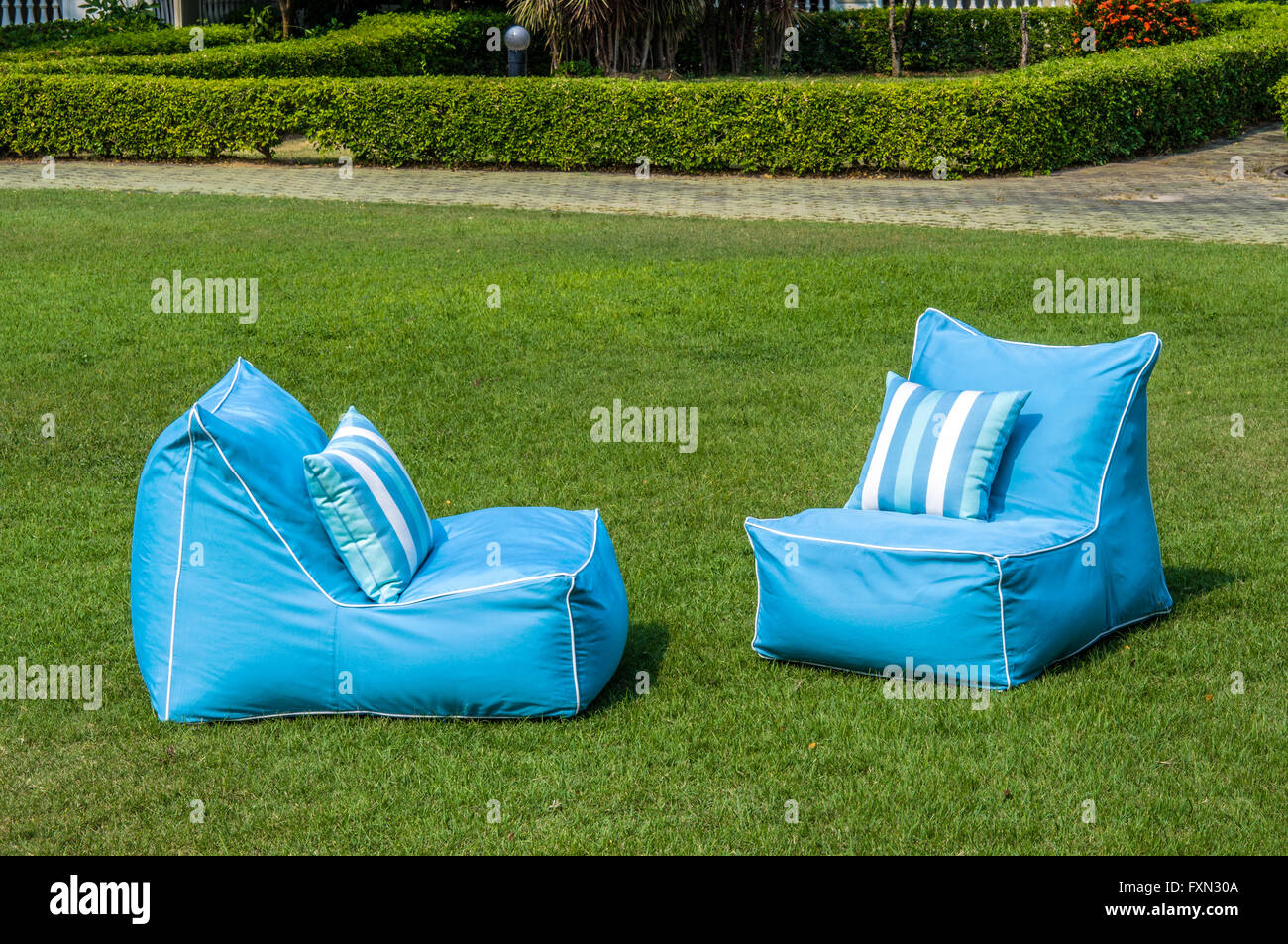 Poufs d'extérieur avec coussins résistant à l'eau Banque D'Images
