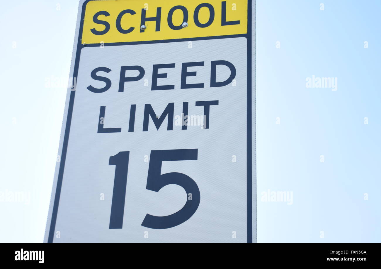 Limite de vitesse dans les zones scolaires 15 Sign Banque D'Images