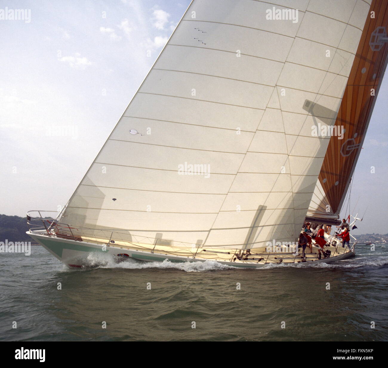 AJAXNETPHOTO. 1985. SOLENT, en Angleterre. - WHITBREAD ROUND THE WORLD RACE - SIMON LE BON TAMBOUR DU 77FT CONÇU PAR RON HOLLAND. PHOTO : JONATHAN EASTLAND / AJAX REF:853012 Banque D'Images