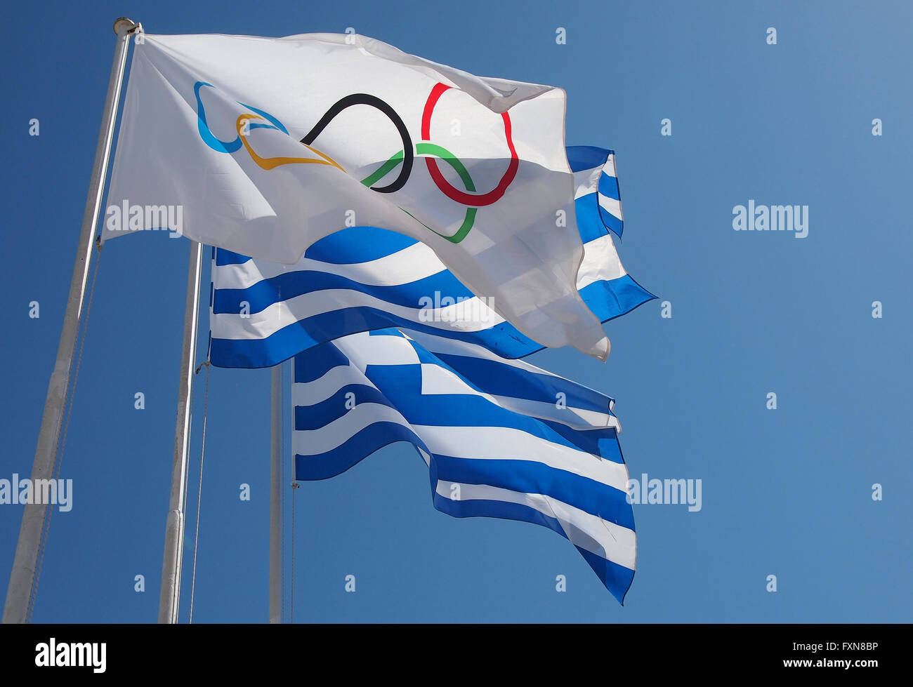 Les Jeux Olympiques Et De Drapeau National De La Grece Vole A L Entree Du Stade Panathenaique D Athenes Grece Photo Stock Alamy