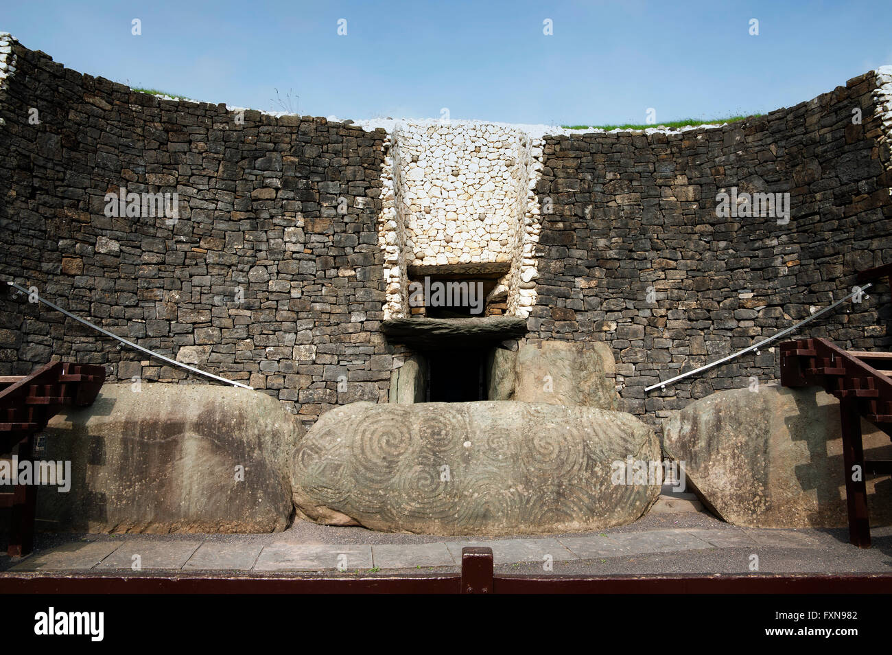 Détail de l'Newgrange dans la vallée de la Boyne est un vieux passage de l'année 5000 tombe. Meath, Ireland Co. Banque D'Images