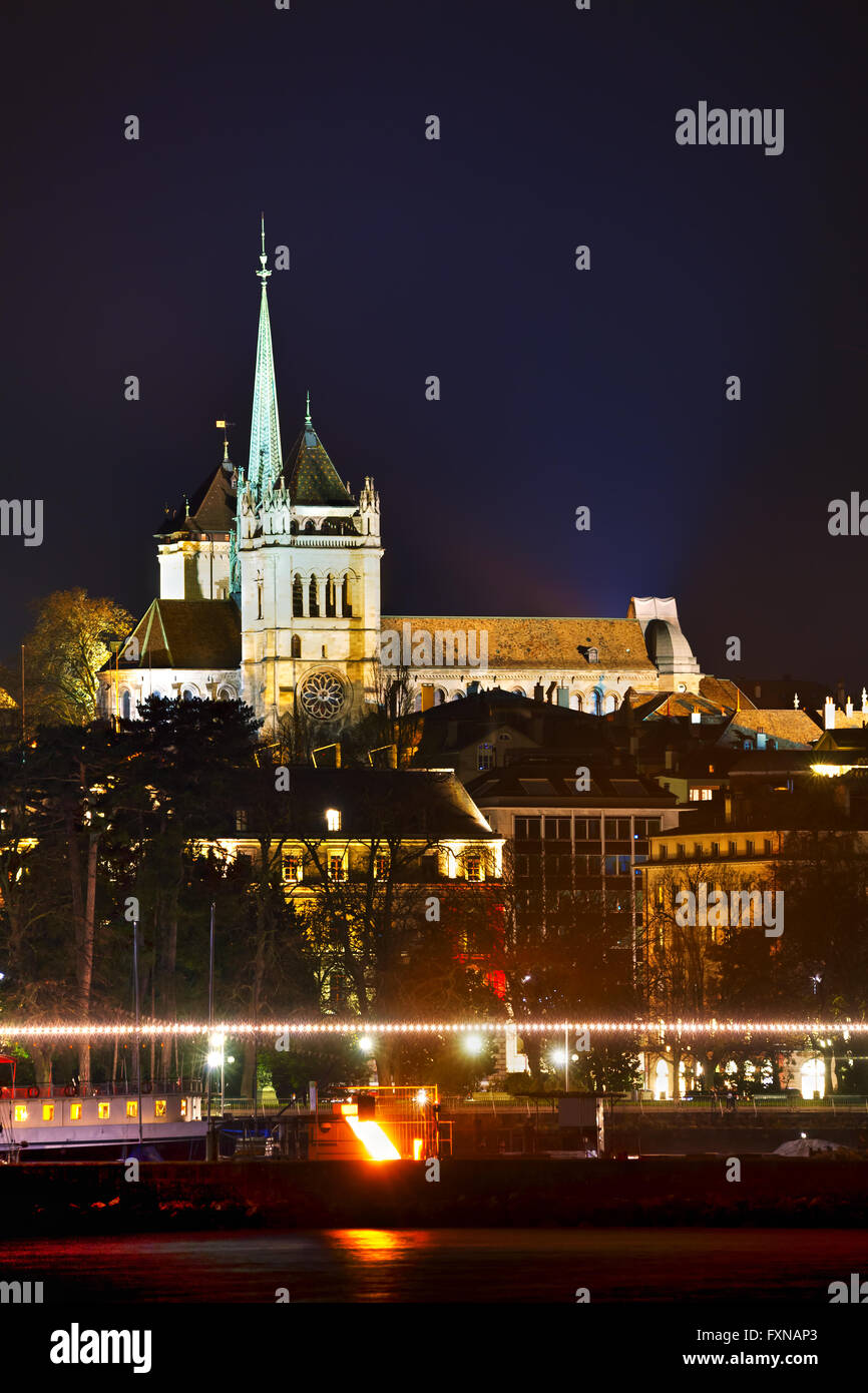 La ville de Genève sommaire avec la Cathédrale St Pierre à Genève, Suisse. Banque D'Images