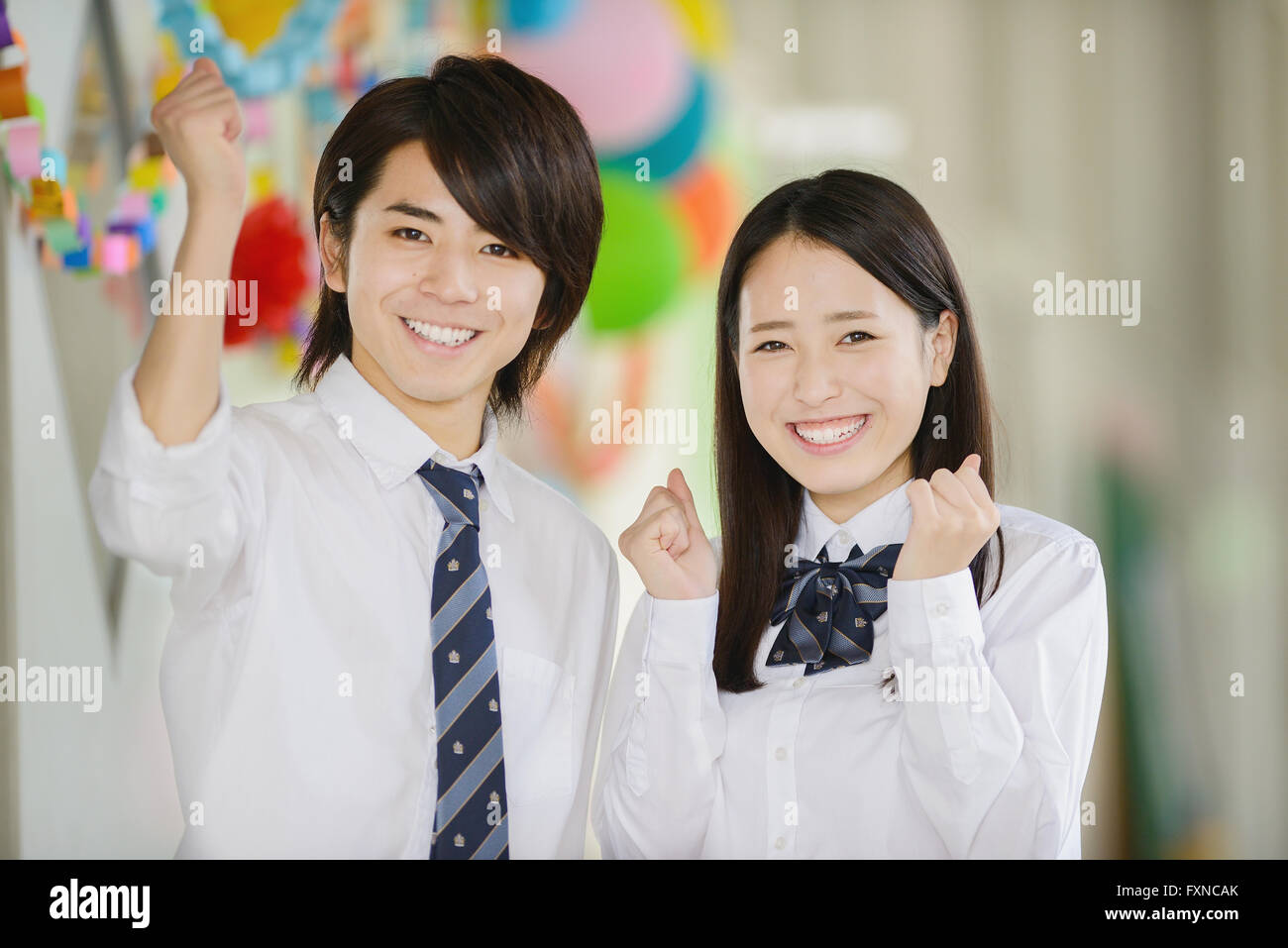 Les lycéens japonais décorées en couloir d'école Banque D'Images