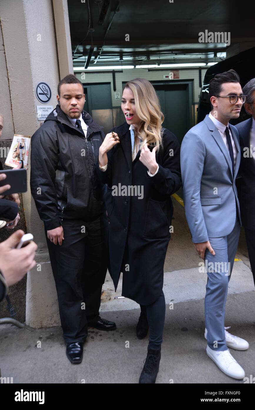 Cast De Schitts Creek Figurant Sur Aol Construire Serie Mettant En Vedette Annie Murphy Ou Manhattan New York United States Quand 16 Mars 16 Photo Stock Alamy Cast De Schitts Creek Figurant Sur Aol Construire Serie Mettant En Vedette Annie Murphy Ou Manhattan New York United States Quand 16 Mars 16 Photo Stock Alamy