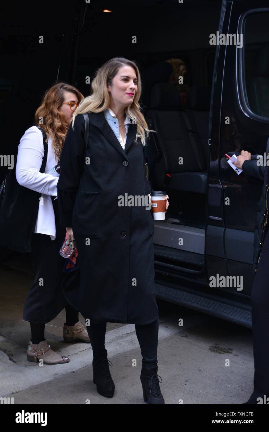 Cast De Schitts Creek Figurant Sur Aol Construire Serie Mettant En Vedette Annie Murphy Ou Manhattan New York United States Quand 16 Mars 16 Photo Stock Alamy Cast De Schitts Creek Figurant Sur Aol Construire Serie Mettant En Vedette Annie Murphy Ou Manhattan New York United States Quand 16 Mars 16 Photo Stock Alamy