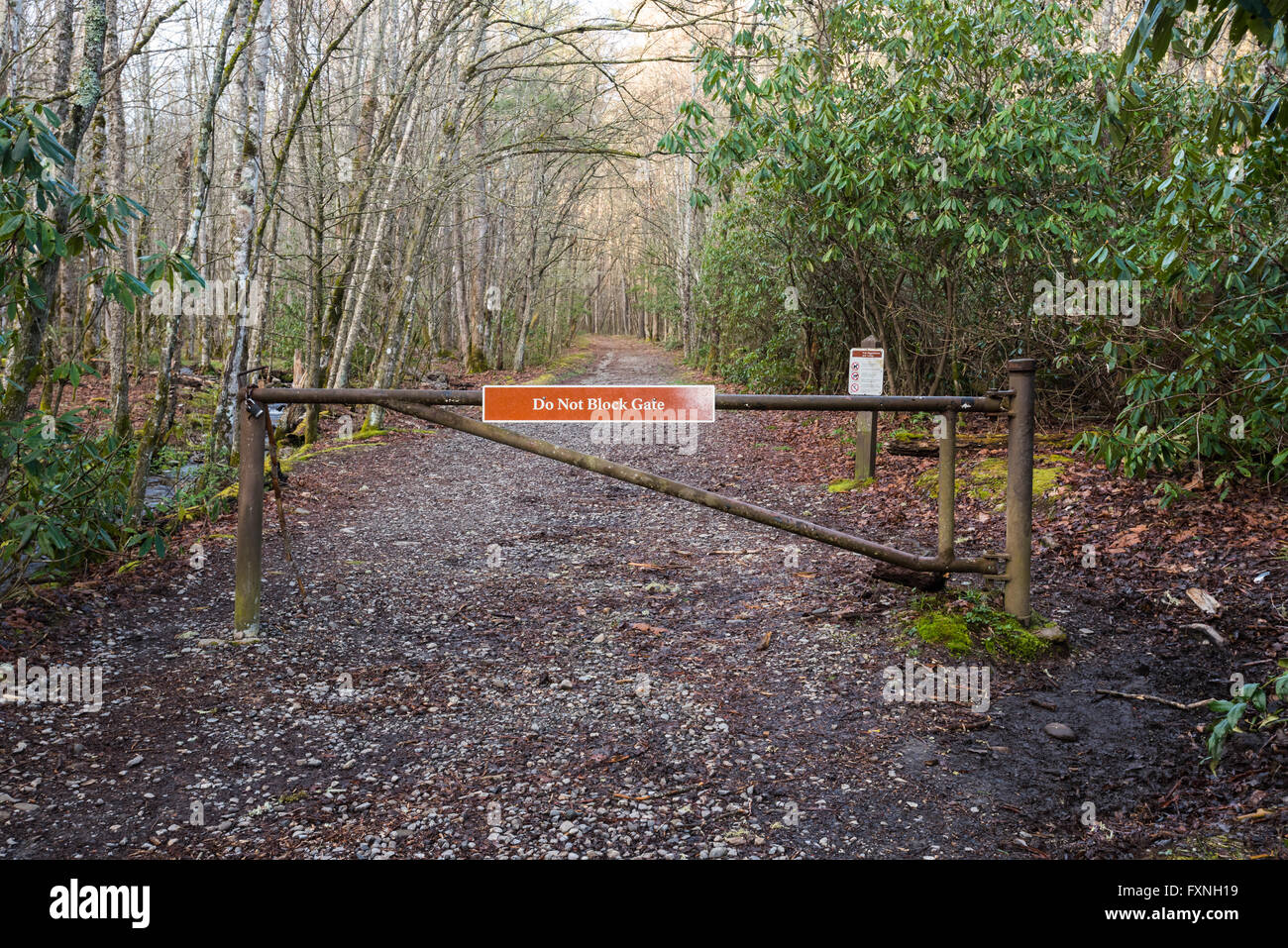 N'obstruez pas Gate Sign sur sentier dans le Great Smoky Mountains National Park Banque D'Images