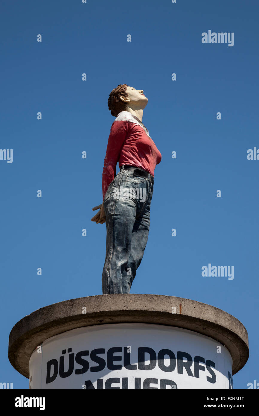 Säulenheilige, sculpture par Christopher Pöggeler, Düsseldorf, Rhénanie du Nord-Westphalie, Allemagne, Banque D'Images