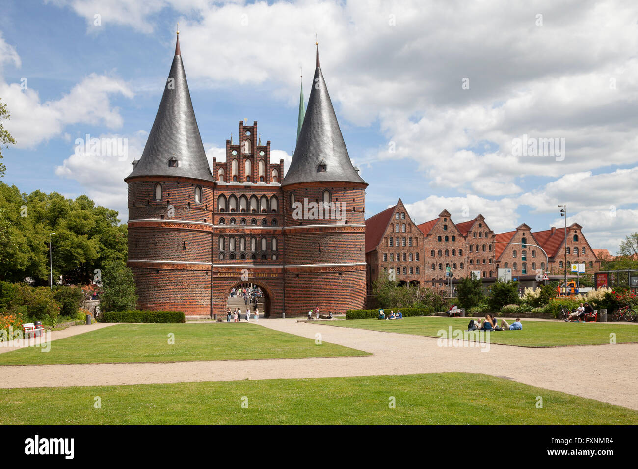 Holsten gate et bâtiment de stockage de sel, Lübeck, Hambourg, Schleswig-Holstein, Allemagne Banque D'Images