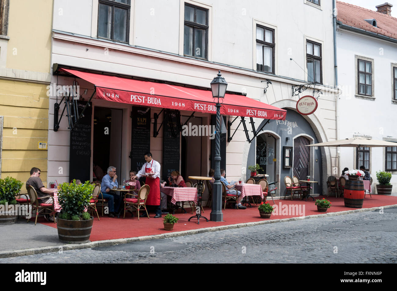 Un restaurant hongrois à Fortuna rue sur la colline du Château de Buda, à Budapest, Hongrie . Banque D'Images