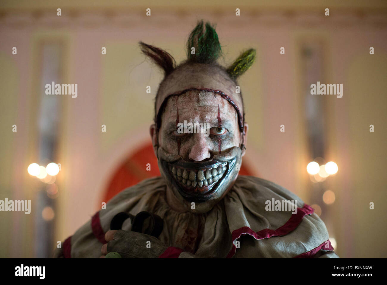 American Horror Story : Freak Show est la quatrième saison de la série télévisée d'anthologie d'horreur FX American Horror Story. Cette photo est pour un usage éditorial uniquement et est l'auteur de la société film et/ou le photographe attribué par le film ou la société de production et ne peut être reproduite que par des publications dans le cadre de la promotion du film ci-dessus. Un crédit obligatoire pour l'entreprise de film est nécessaire. Le photographe devrait également être portés lorsqu'il est connu. Banque D'Images