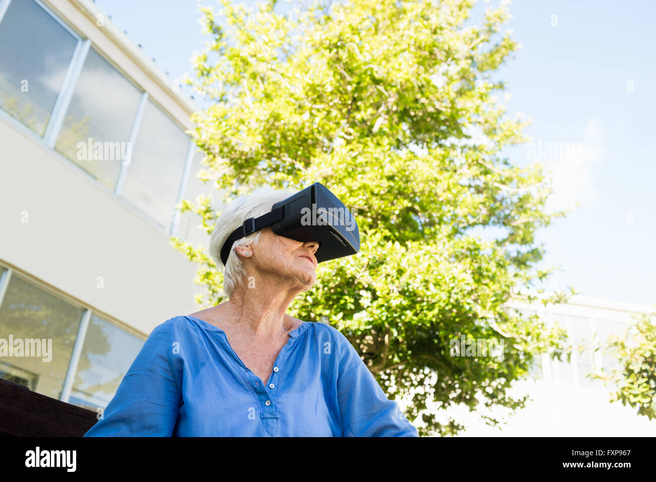 Senior woman looking in 3D glasses Banque D'Images