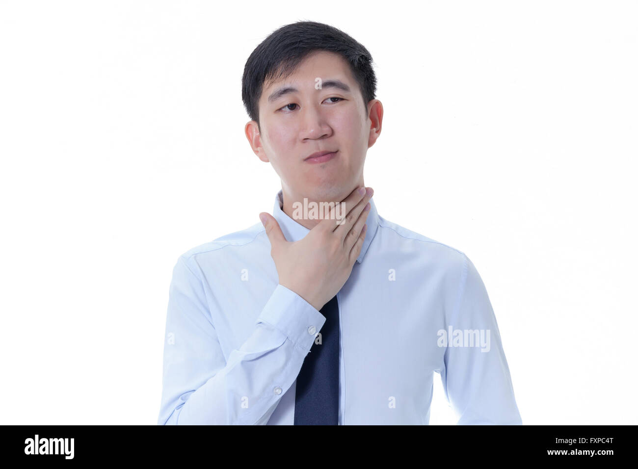 Jeune homme asiatique ayant mal de gorge / maladies liées à la gorge Banque D'Images