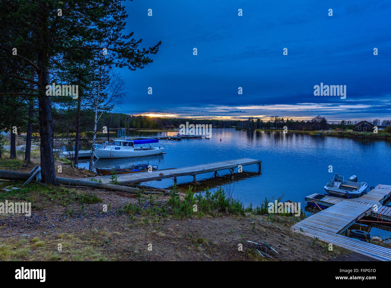 Coucher du soleil sur le lac Inari à Nellim Banque D'Images