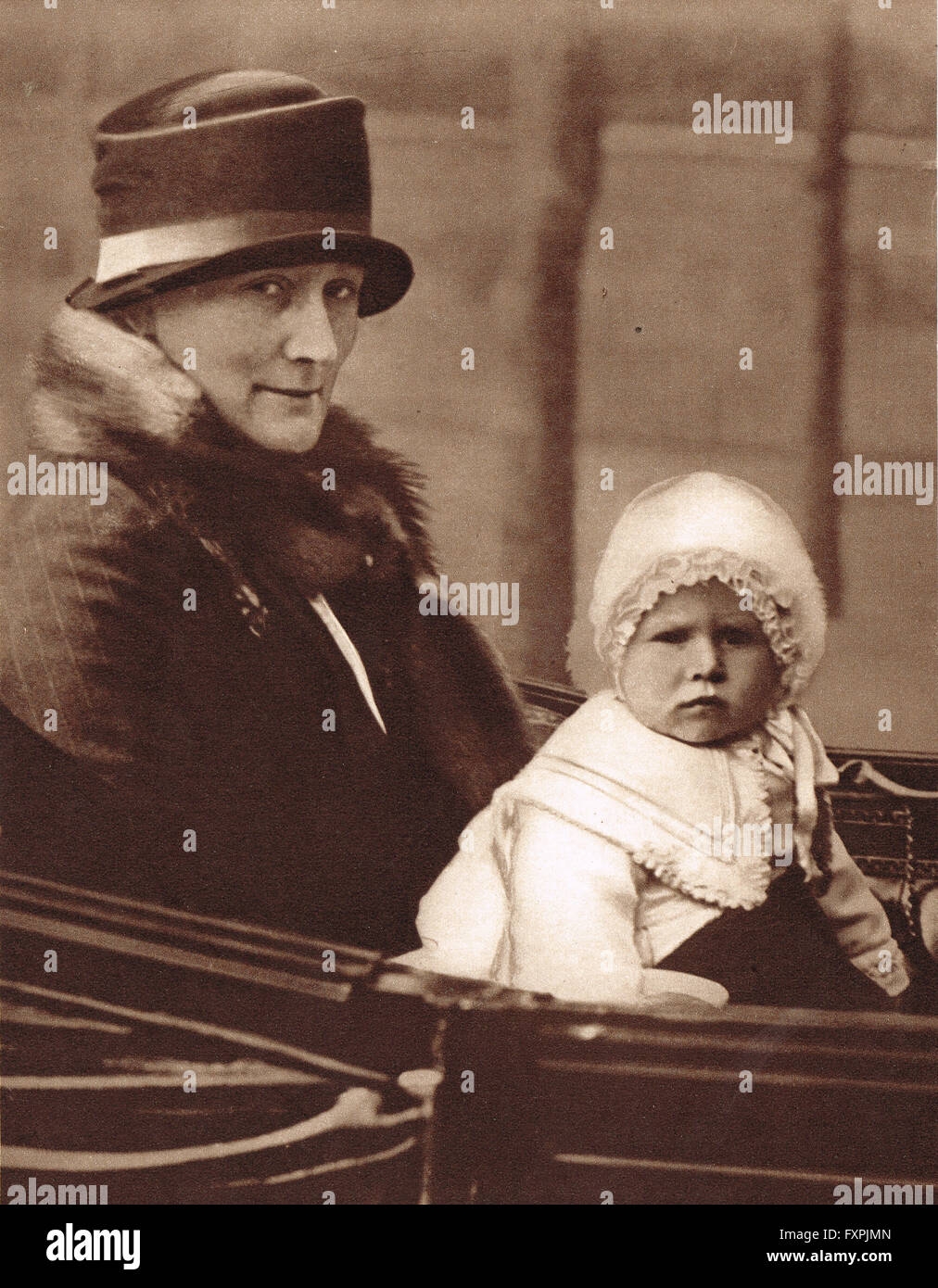 La princesse Elizabeth, la future reine Elizabeth II comme un bébé en 1927 Banque D'Images