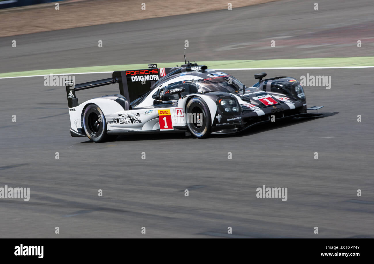 Silverstone, UK. 17 avr, 2016. Le No1 Porsche 919 Hybrid conduit par Timo Bernhard/Mark Webber/Brendon Hartley dans les 6 heures de Silverstone. Crédit : Steven re/Alamy Live News Banque D'Images