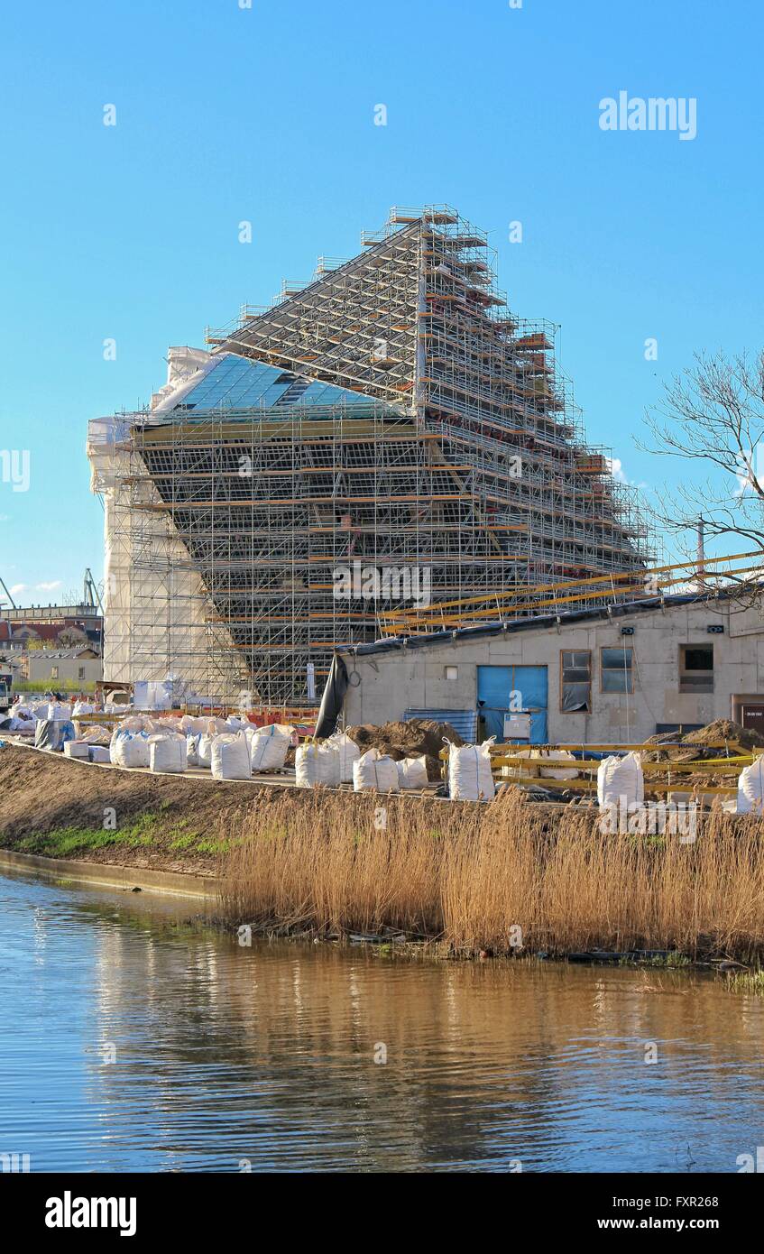 Gdansk, Pologne 17ème, avril 2016 Gdansk 04.17.2016 Le site de construction du Musée de la Seconde Guerre mondiale à Gdansk est vu. À la décision de la ministre de la Culture Piotr Glinski Museum sera liquidée . Conformément à la décision de la ministre est de connecter le Musée de la Seconde Guerre mondiale avec le Musée de Westerplatte, concept également du musée sera complètement changé et le nom - pour le Musée de la guerre et de la Westerplatte 1939. Banque D'Images