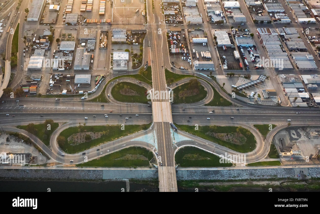 Vue aérienne, de l'autoroute Interstate 710 W Anaheim Street, cloverleaf intersection, Long Beach, comté de Los Angeles Banque D'Images