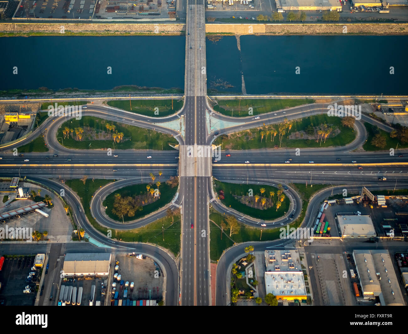 Vue aérienne, de l'autoroute Interstate 710 W Anaheim Street, cloverleaf intersection, Long Beach, comté de Los Angeles Banque D'Images