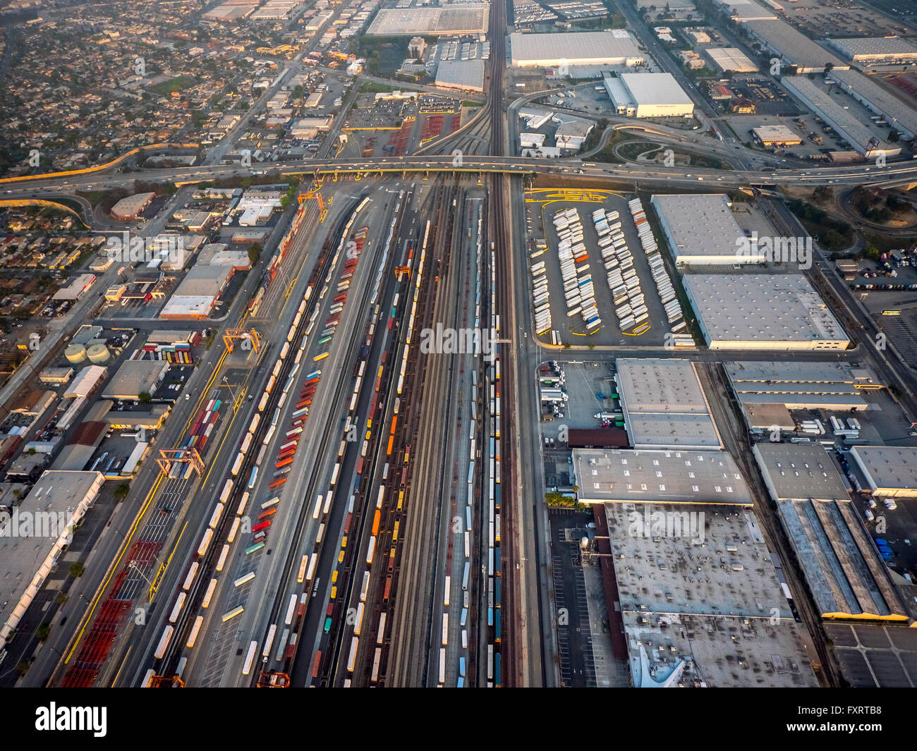 Vue aérienne, Terminal Conteneurs Maywood, Bandini Blvd, le fret ferroviaire, Commerce, Los Angeles County, Californie, USA, Banque D'Images