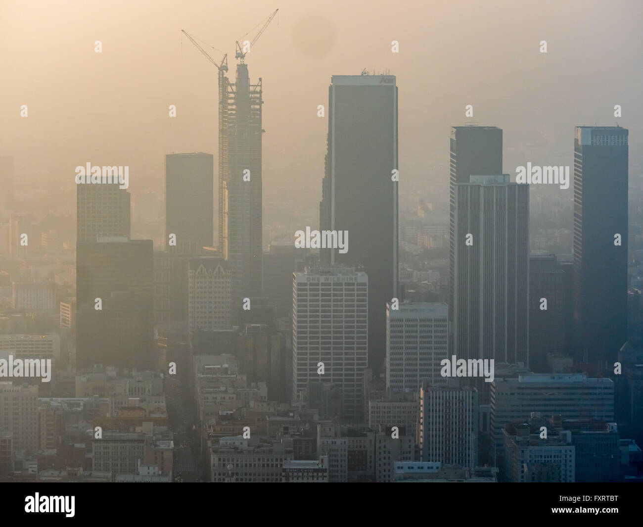 Vue aérienne, des gratte-ciel du centre-ville de Los Angeles dans la brume, le smog, Los Angeles, Los Angeles County, Californie, USA, Banque D'Images
