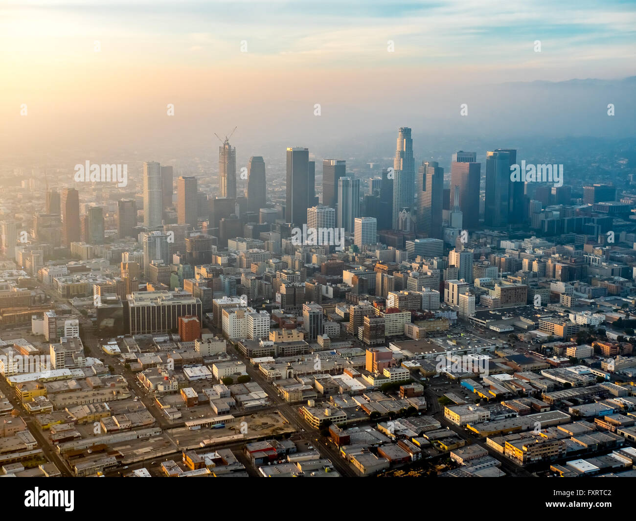 Vue aérienne, des gratte-ciel du centre-ville de Los Angeles dans la brume, le smog, Los Angeles, Los Angeles County, Californie, USA, Banque D'Images