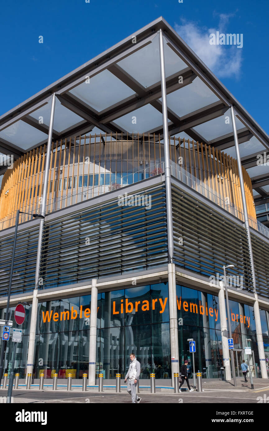Brent Civic Center building, Londres, avec la bibliothèque de Wembley Banque D'Images
