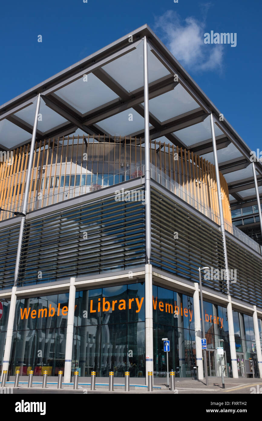 Brent Civic Center building, Londres, avec la bibliothèque de Wembley Banque D'Images