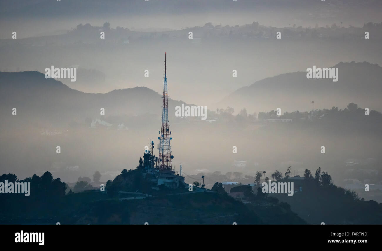 Vue aérienne, coucher de soleil sur les collines d'Hollywood, tour d'antenne, coucher de soleil, Los Angeles, Los Angeles County, Californie, USA, US, Banque D'Images