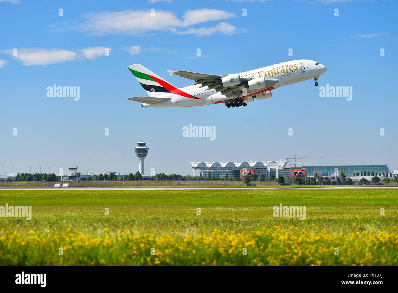 Airbus A380 d'Emirates Airlines, départ de l'aéroport de Munich, Munich, Bavière, Allemagne Banque D'Images