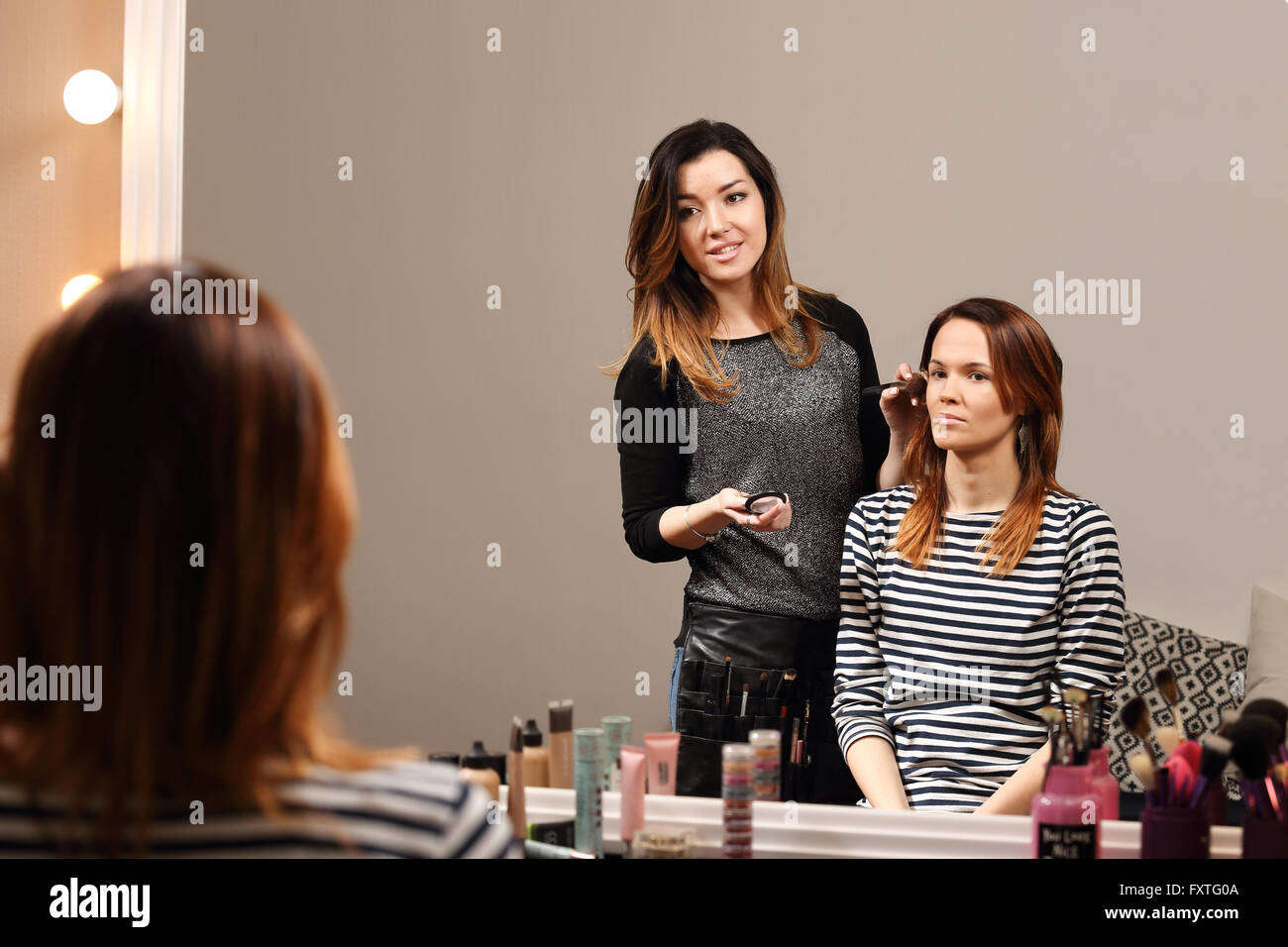 Le processus de travail maquillage professionnel Banque D'Images