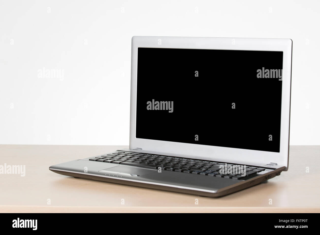 Open laptop with clipping path Banque D'Images