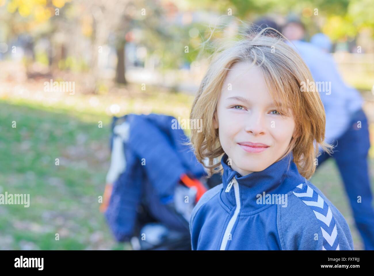Portrait de garçon, outdoors, smiling Banque D'Images