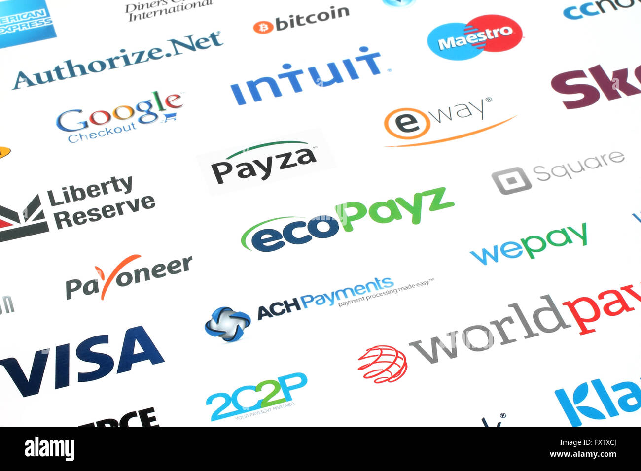 Kiev, Ukraine - 10 Février 2016 : Collection de système de paiement populaires logos imprimés sur papier blanc:PayPal, Google Wallet Banque D'Images