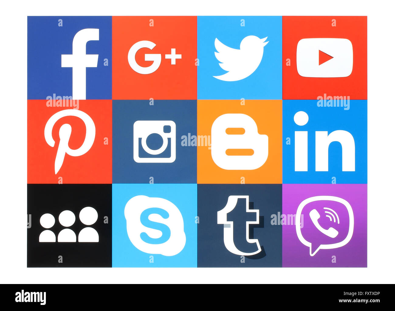 Kiev, Ukraine - Mars 02, 2016 : Collection d'icônes de médias sociaux populaires imprimés sur du papier:Facebook, Twitter, Google Plus Banque D'Images