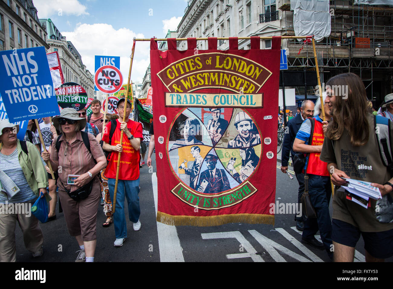 Des syndicalistes à l'Assemblée du peuple/ mars rally 'non plus l'austérité', le 21 juin 2014 Londres Banque D'Images