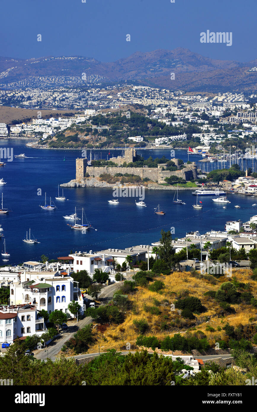 Vue sur le port de Bodrum et le château de Saint Pierre. Riviera turque. Banque D'Images