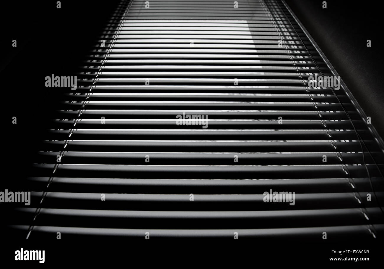 Close-up Stores volet aluminium moderne dans la chambre Banque D'Images