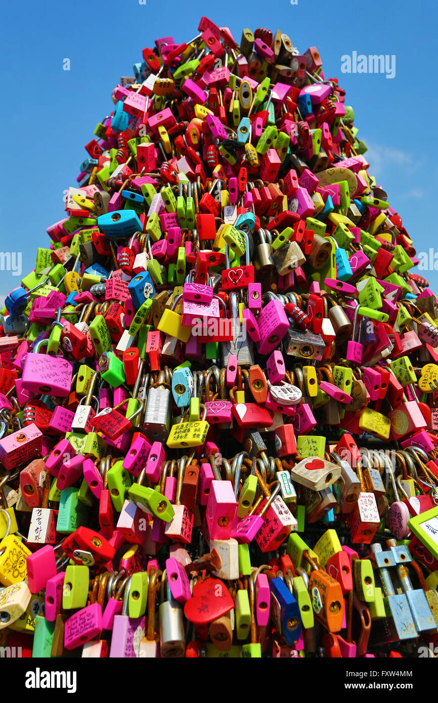 Cadenas serrures de l'amour à la Tour N de Séoul, Namsan à Séoul, Corée Banque D'Images