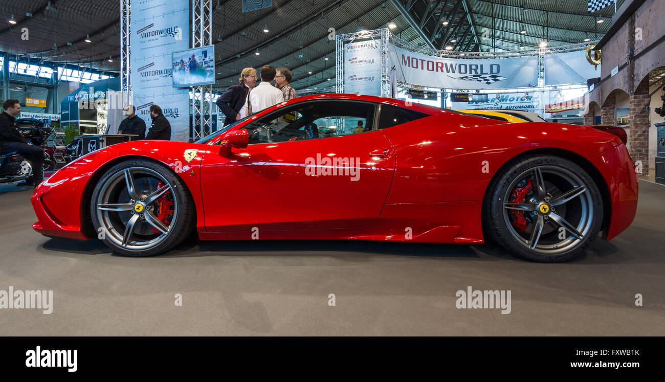 Voiture de sport Ferrari 458 Italia, 2014. Banque D'Images