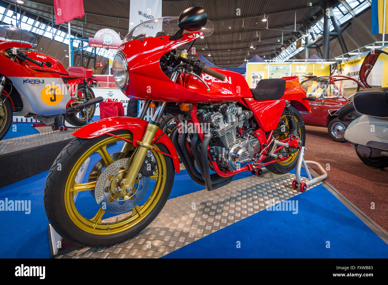 STUTTGART, ALLEMAGNE - le 17 mars 2016 : Moto Honda Magni MH2, 1981. Plus grand d'Europe Exposition de voitures classiques 'RETRO' classiques Banque D'Images