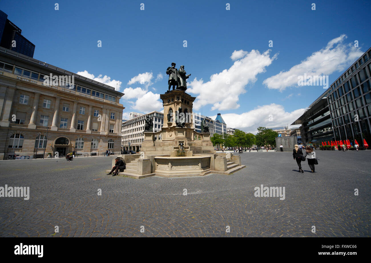 Le monument de GUTENBERG GOETHEPLATZ FRANKFURT ALLEMAGNE 25 Juin 2014 Banque D'Images