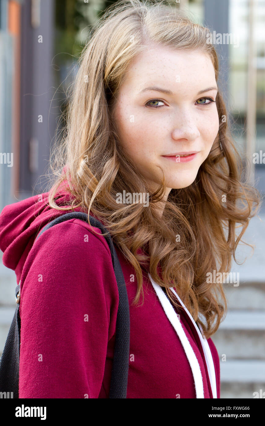 Portrait of a smiling adolescent Banque D'Images