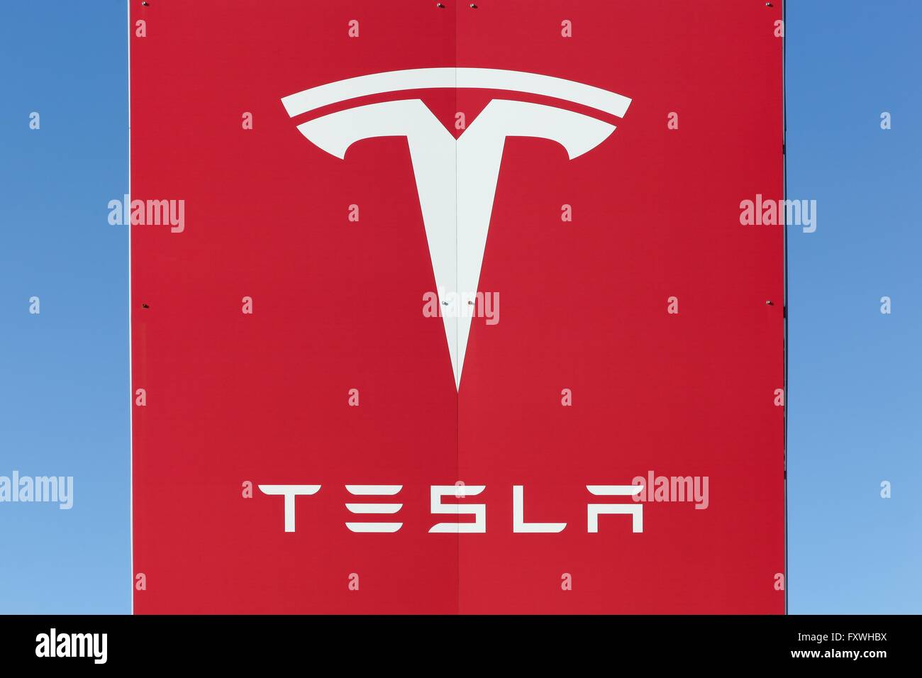 Signe de concession voitures Tesla Banque D'Images