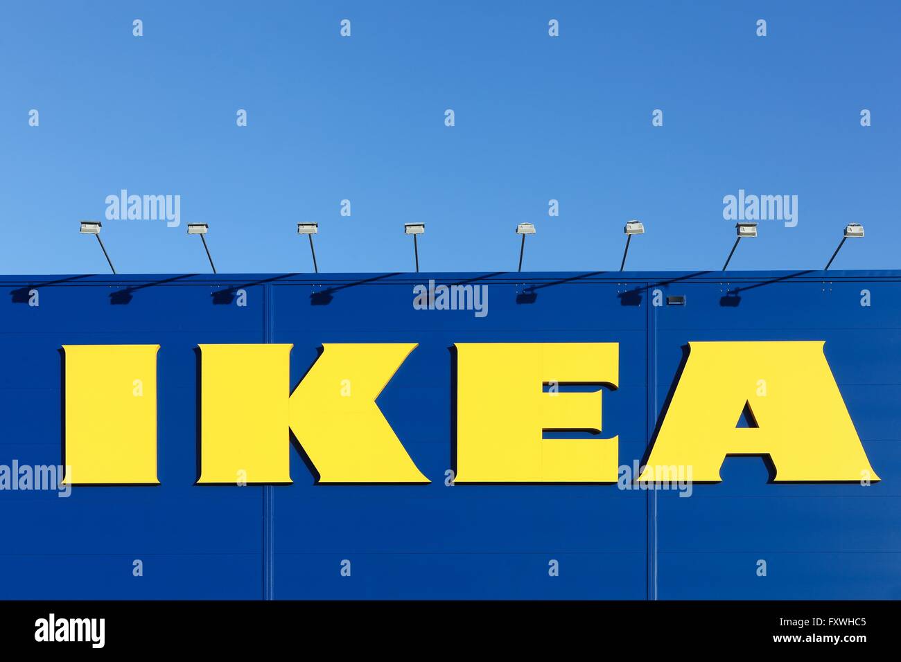 Signe d'IKEA sur un mur Banque D'Images