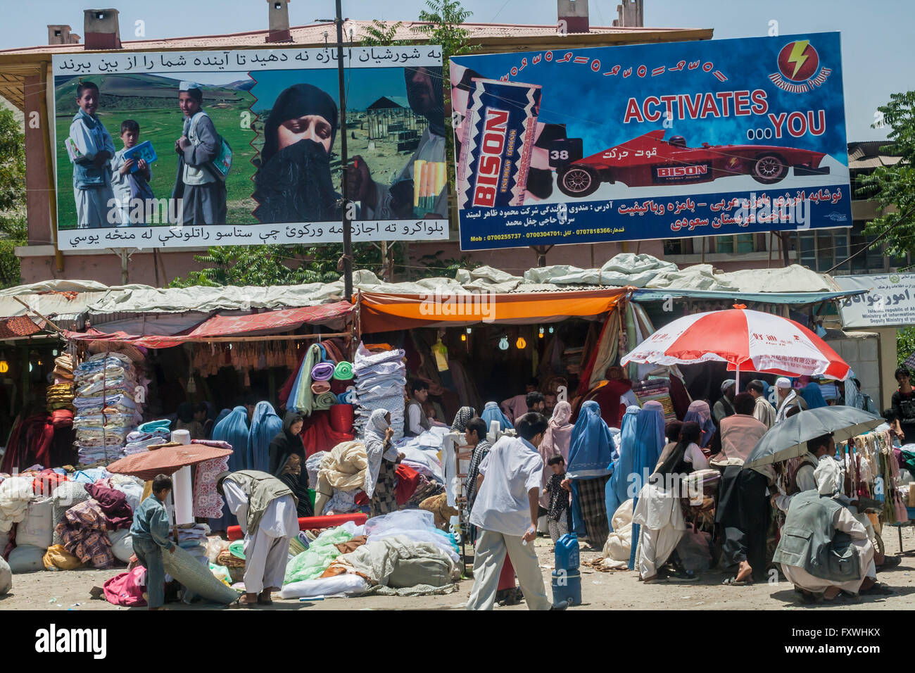 Kaboul, Afghanistan. Affiches de film sur la place du marché au centre de la capitale. Banque D'Images